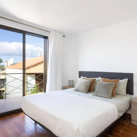 Apartment Two 250m From Americas